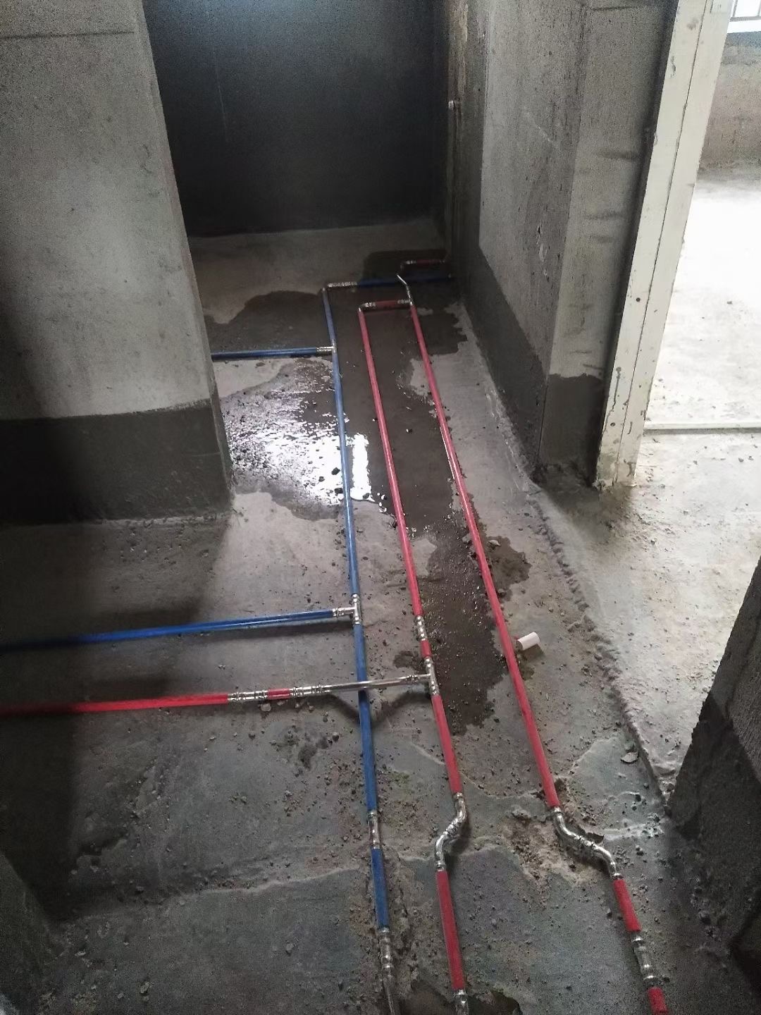 开云手机入口网页版-开云(中国)
牌覆塑不锈钢冷热水管安装现场.jpg